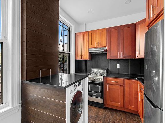 5th image of 1 Webster Pl Unit 1