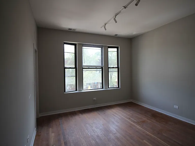 4208 N Milwaukee Ave #2F — Photo 1