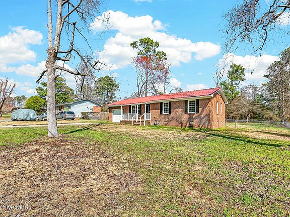 2nd image of 1426 Onslow Pines Road