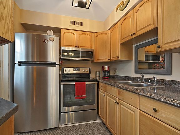 3rd image of 419 Madison Ave APT 101