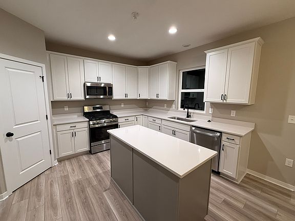 3rd image of 2820 Patricia Ann Way