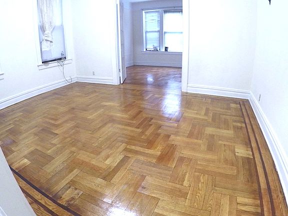 4th image of 2823 37th St APT 1F