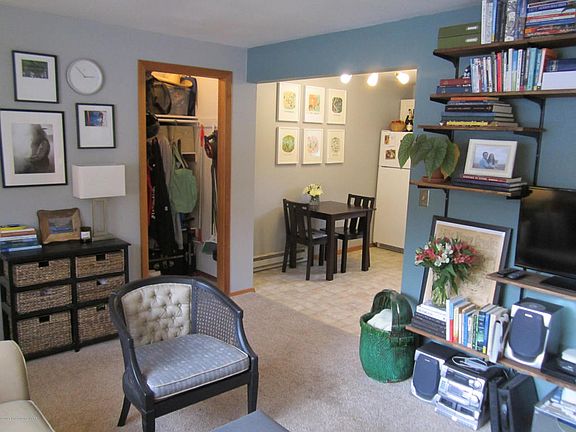 2nd image of 915 Smith Ln APT D