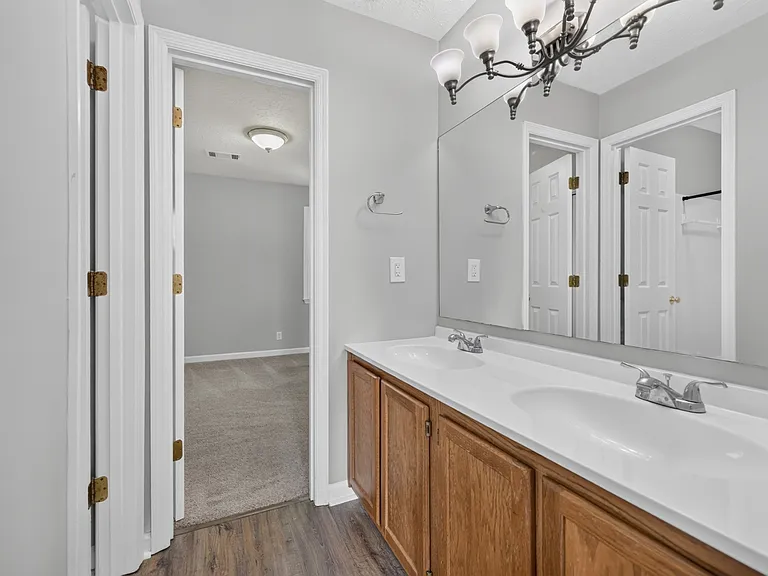 430 Claircrest Dr — Photo 10