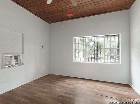3rd image of 1710 Delgado St