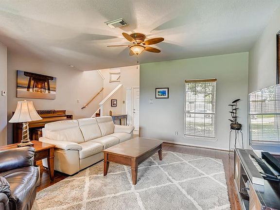 3rd image of 21930 Crestworth Ln