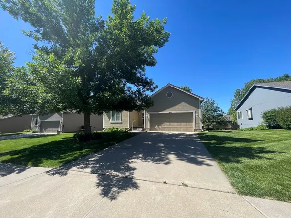 1007 Timberline Dr, Papillion, NE 68046