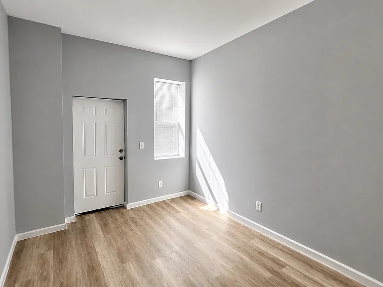 5040-5042 Lotus Ave #5042-2E — Photo 10