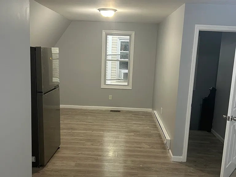603 Grove St — Photo 2