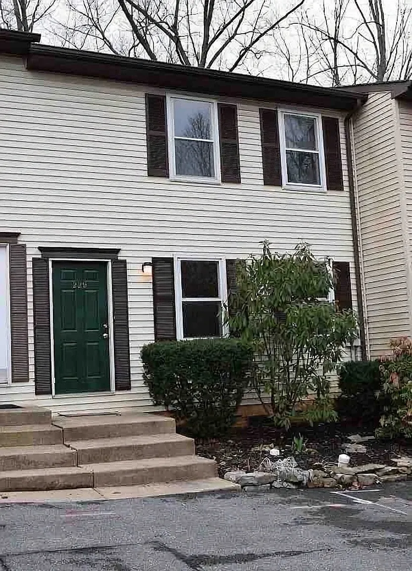 3 bed, 1.5 bath, 1160 sqft, $1,700 — Photo 1