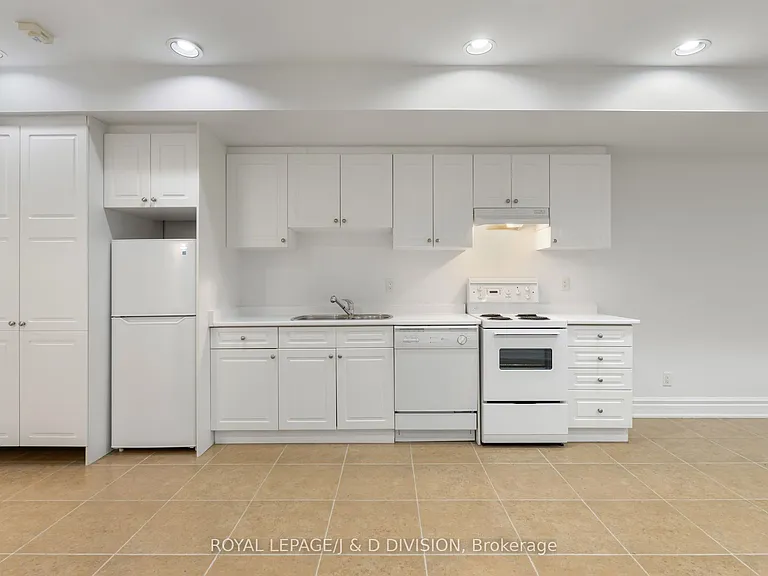 6 Huntley St — Photo 37