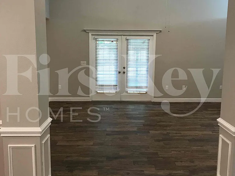 2224 Palmview Cir E — Photo 2