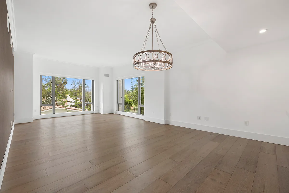 Building Photo - 10727 Wilshire Blvd #402
