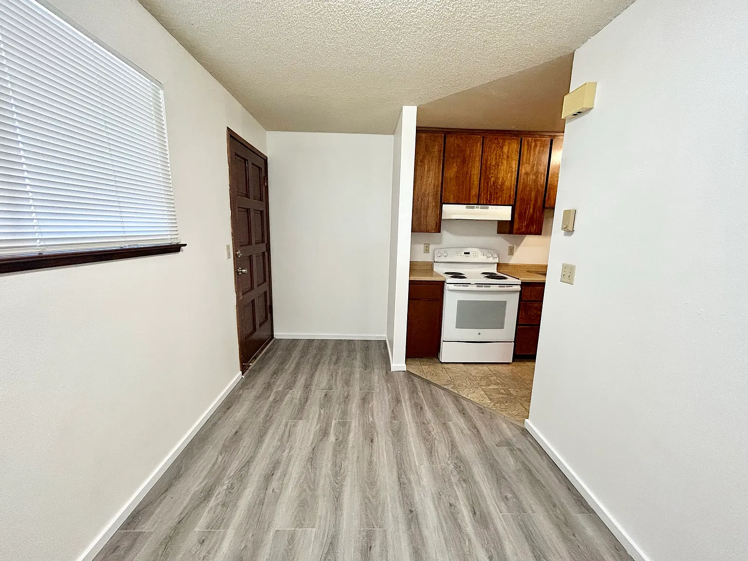 1532 North Ct — Photo 3