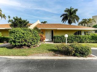 925 Palm View Dr APT 111, Naples, FL 34110