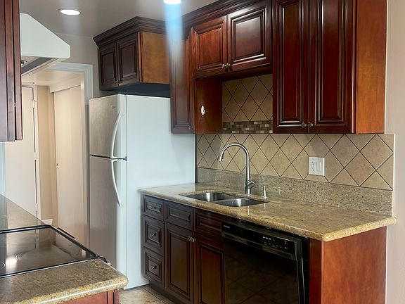 4th image of 647 Orange Grove Ave Unit 308