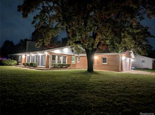 4475 Thornapple Cir, Burton, MI 48509