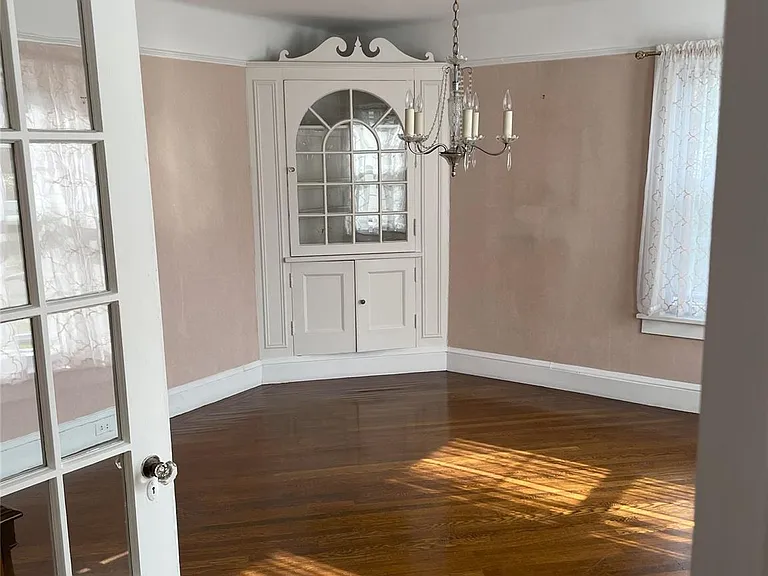 56 Nassau Blvd — Photo 10