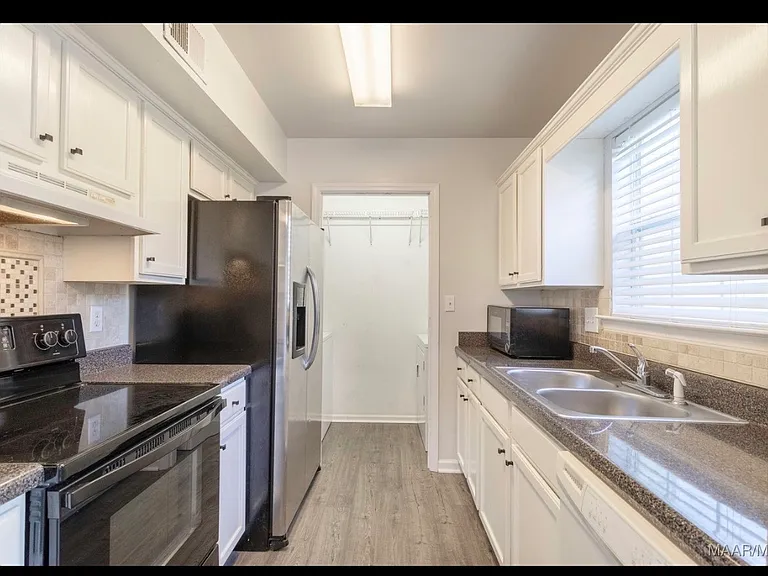 121 Willow Point Ln — Photo 6