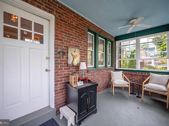 4th image of 319 Laverne Ave