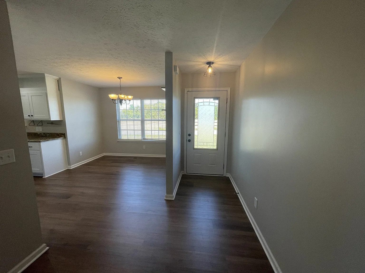 3 bed, 1231 sqft, $1,950 — Photo 2