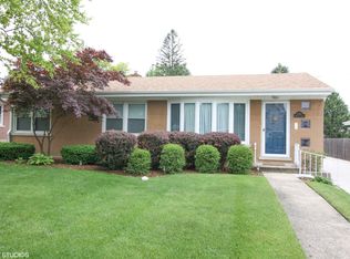 1242 N Walnut Ave, Arlington Heights, IL 60004