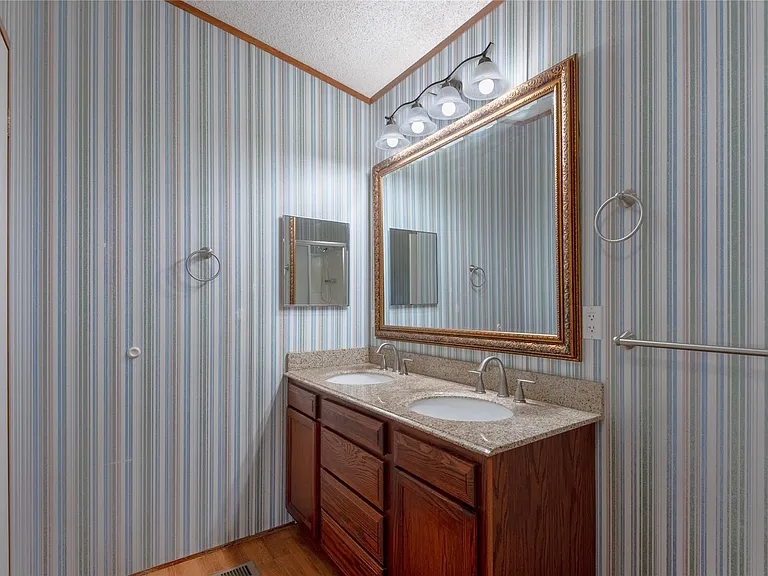 37 Riverside Ln #A — Photo 18