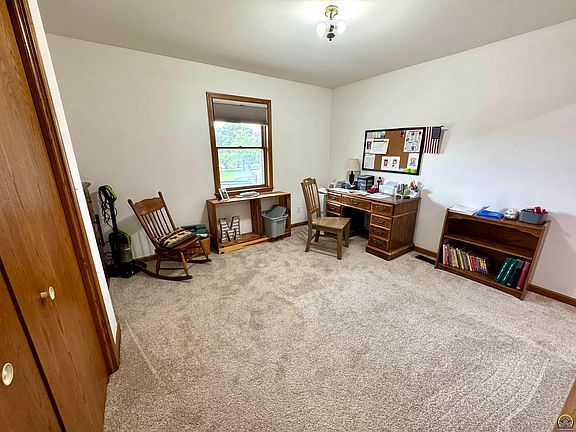 5th image of 909 S 12th St