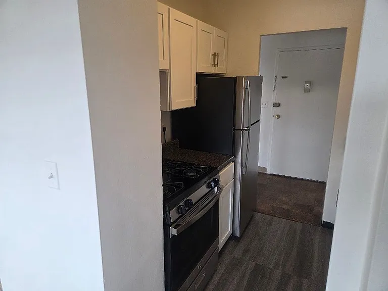 1220 N Pierce St — Photo 5