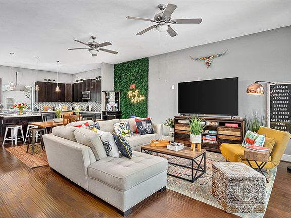 3rd image of 2104 Webster St