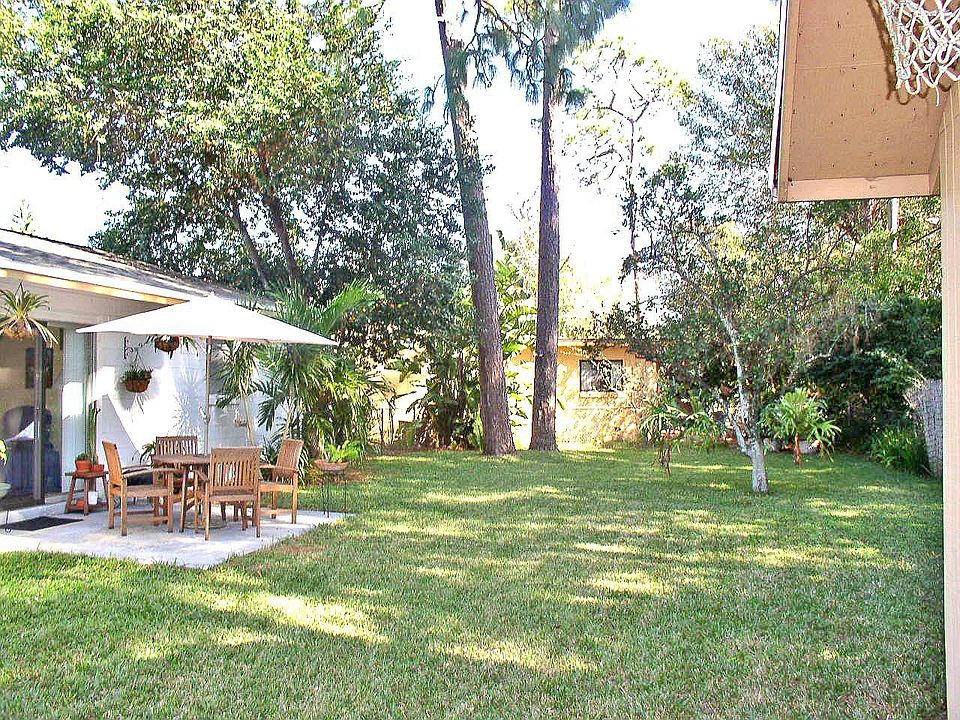 Large Fenced Yard