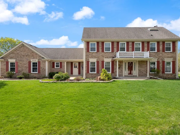 28W355 Picardy Ct, Winfield, IL 60190