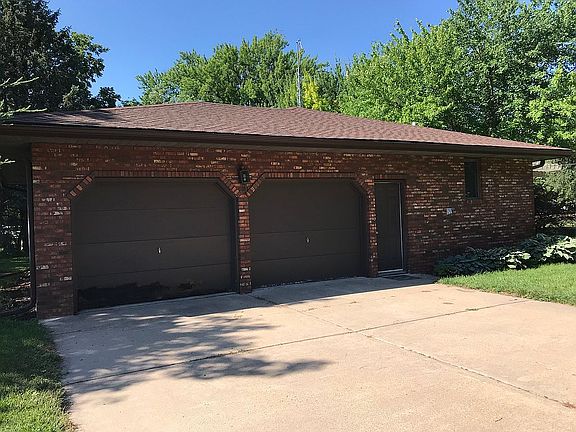 2-car garage 