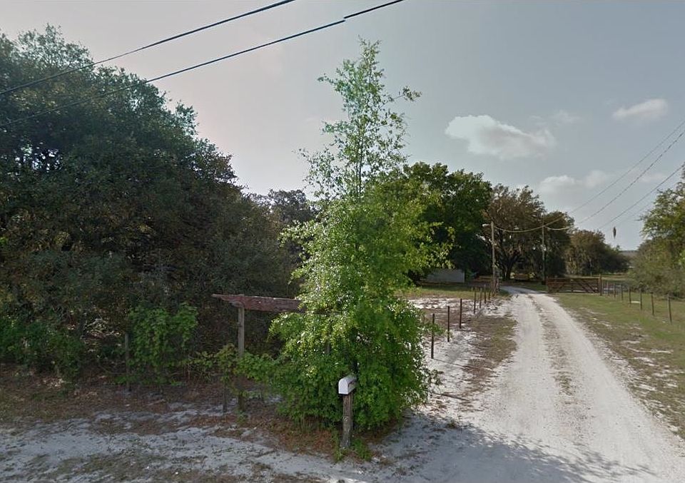 2nd image of 909 Knowles Rd