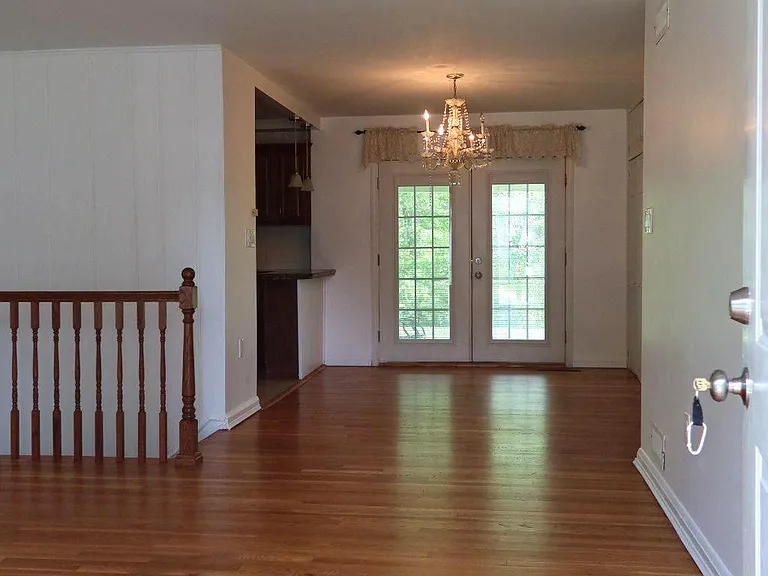 109 Deep Dale Dr — Photo 3