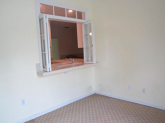 5th image of 111 Lexington Dr