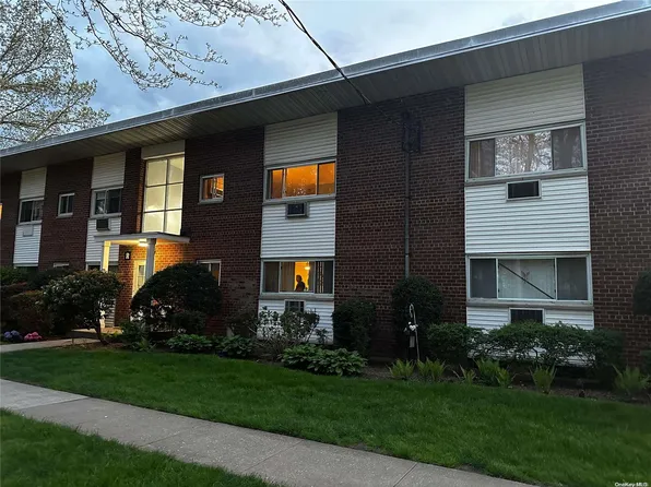 125 Hempstead Garden Drive #R1D, West Hempstead, NY 11552