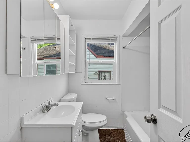 20259 Oakfield St — Photo 9
