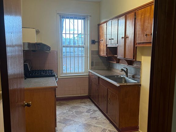 Eat in kitchen
