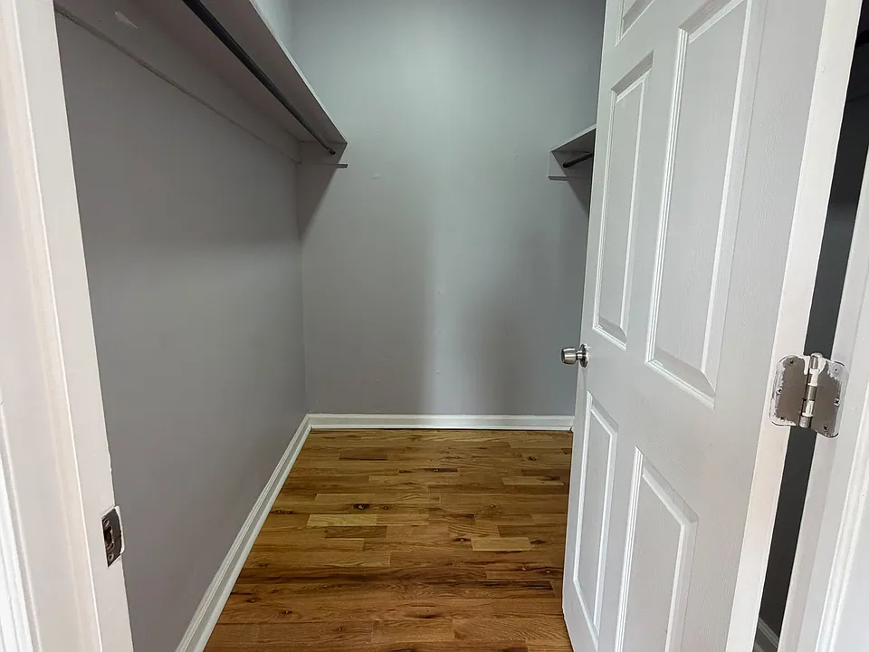 26 Alexander St #2