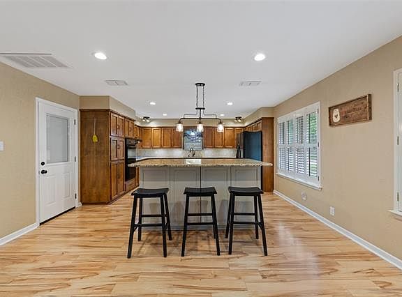 4th image of 3507 Holly Dr