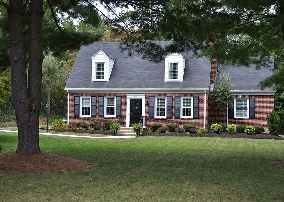 1st image of 102 Leftwich St