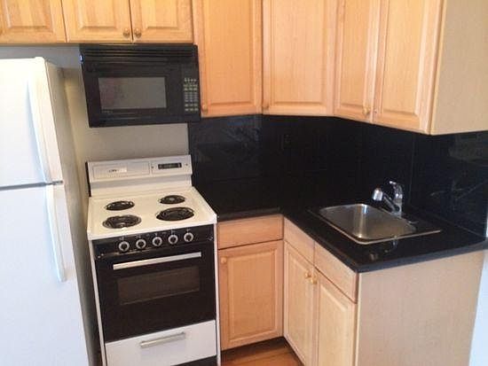 2nd image of 890 W Beech St APT 2K