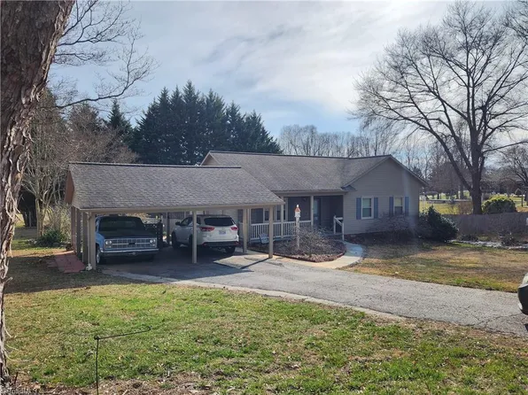 143 Green Acres Faw St, Millers Creek, NC 28651