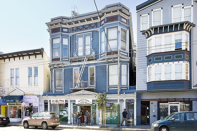 1907 Victorian unit in rear