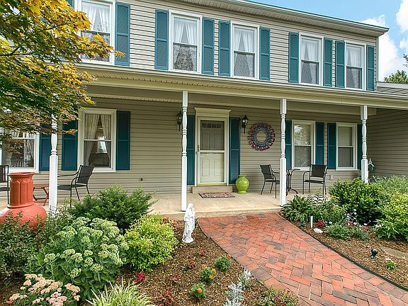 3rd image of 10517 Cedar Creek Dr