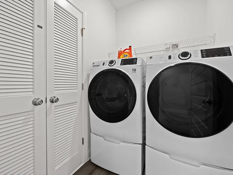 1233 S Blount St #201 — Photo 26