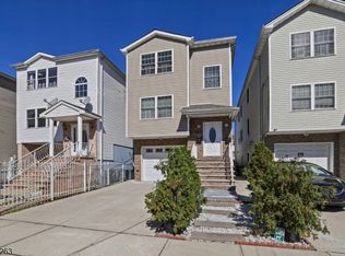 1063 William St, Elizabeth City, NJ 07201
