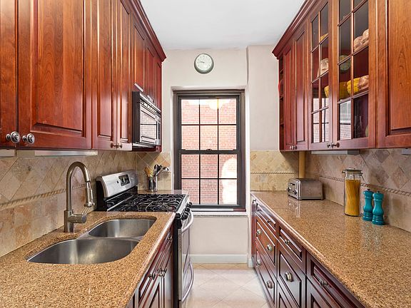 4th image of 50 Park Ter W APT 4C