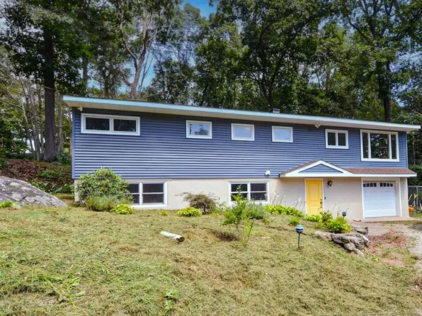 15 Wakerobin Road, Norwalk, CT 06851